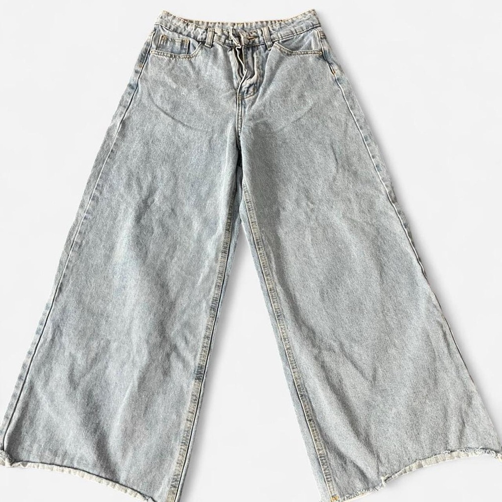 Stylish Women's Wide-Leg Jeans in Light blue